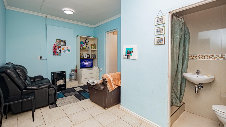7 Bedroom Property for Sale in Plattekloof Western Cape